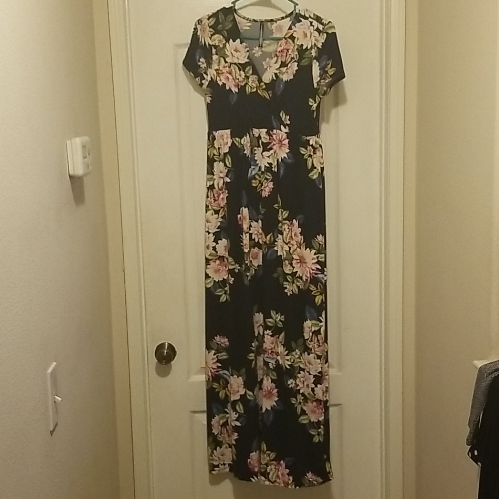 Dress - Picture 3 of 4
